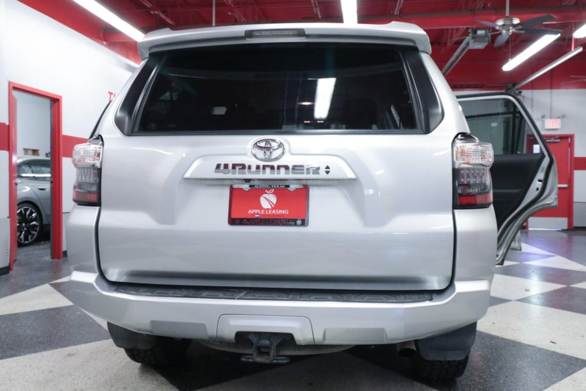 Used 2020 Toyota 4Runner SR5 Premium w/ Moonroof Package RWD image 29
