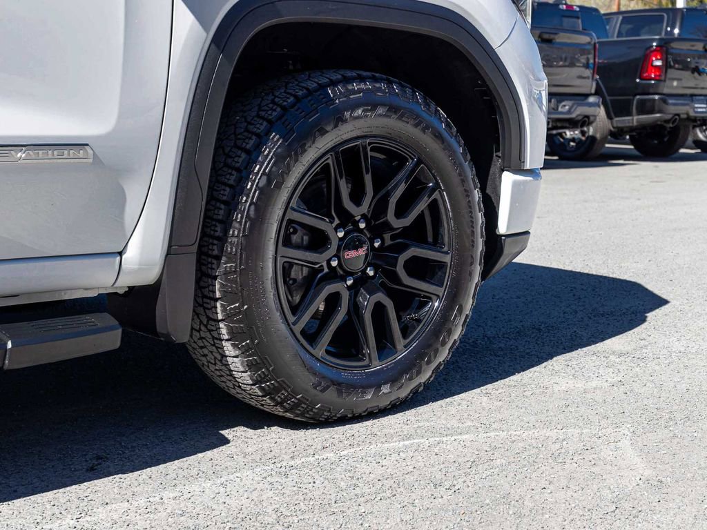 Used 2025 GMC Sierra 1500 Elevation w/ Preferred Package image 9