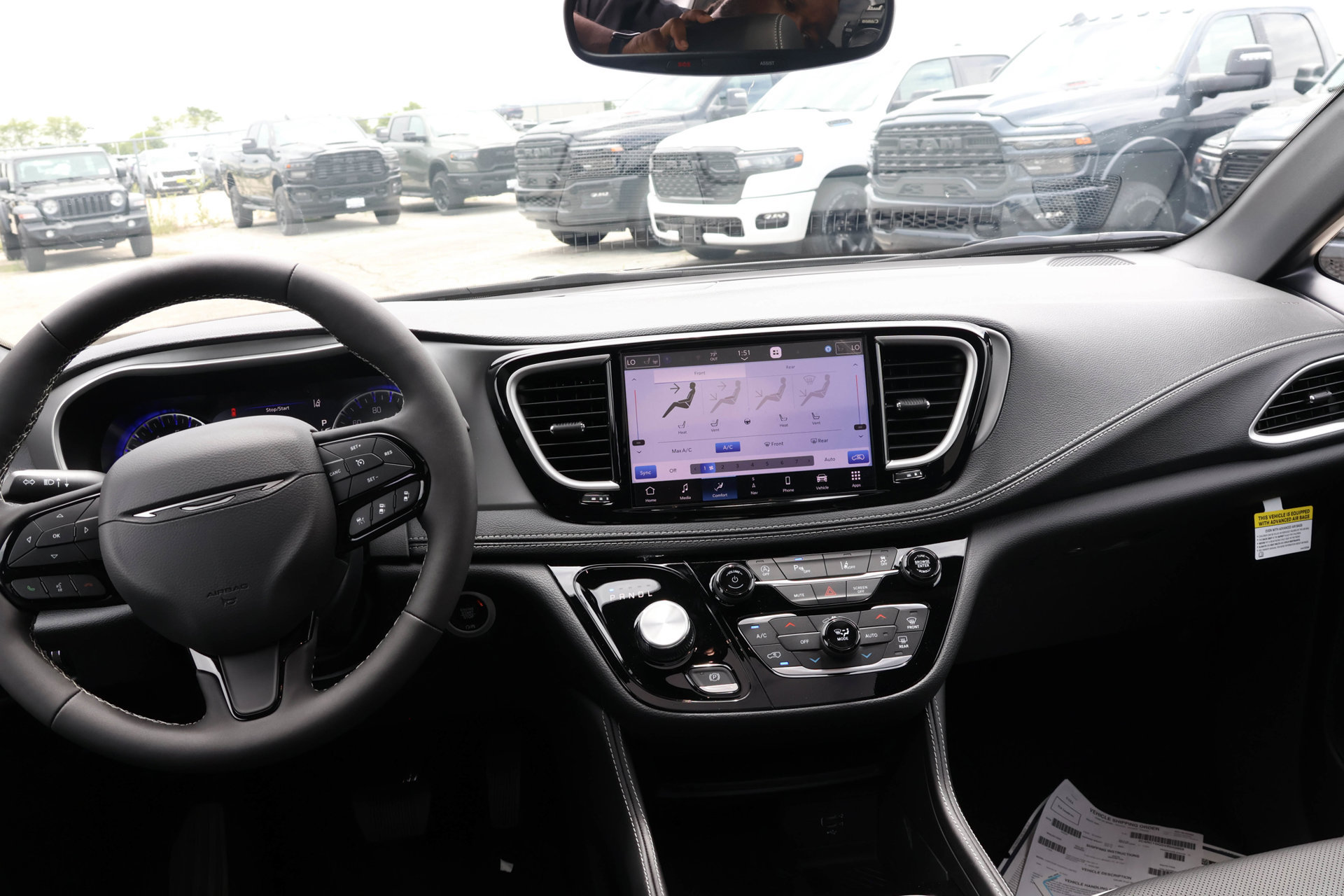 New 2027 Chrysler Pacifica Limited FWD image 18