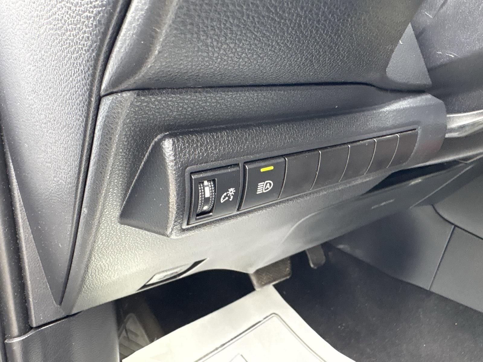 Used 2021 Toyota Corolla LE FWD image 15