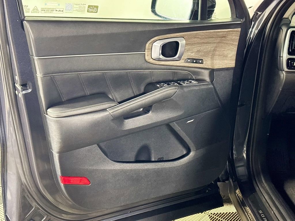 Used 2023 Kia Sorento SX Prestige image 10