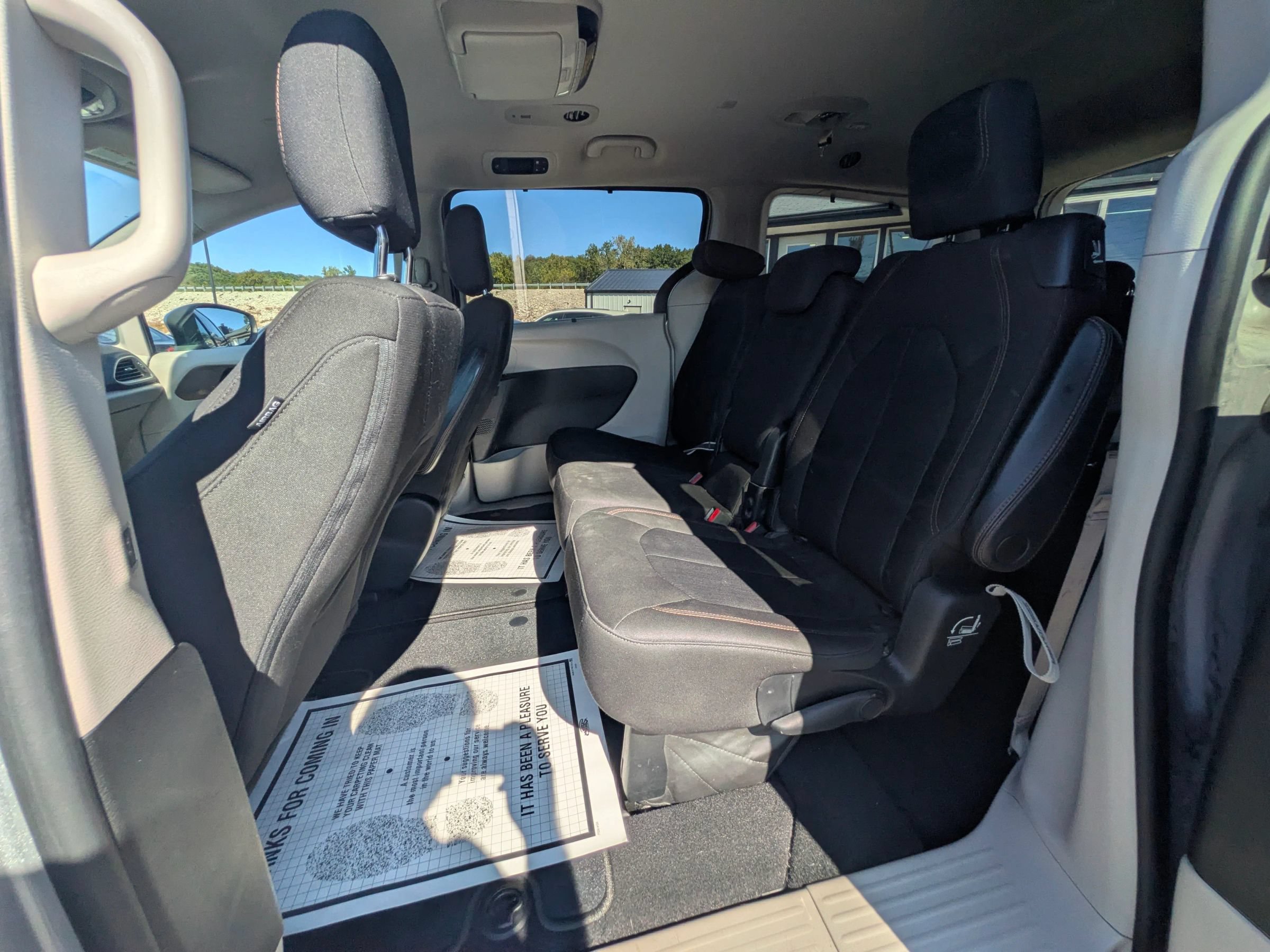 Used 2017 Chrysler Pacifica Touring Plus w/ Tire & Wheel Group FWD image 27