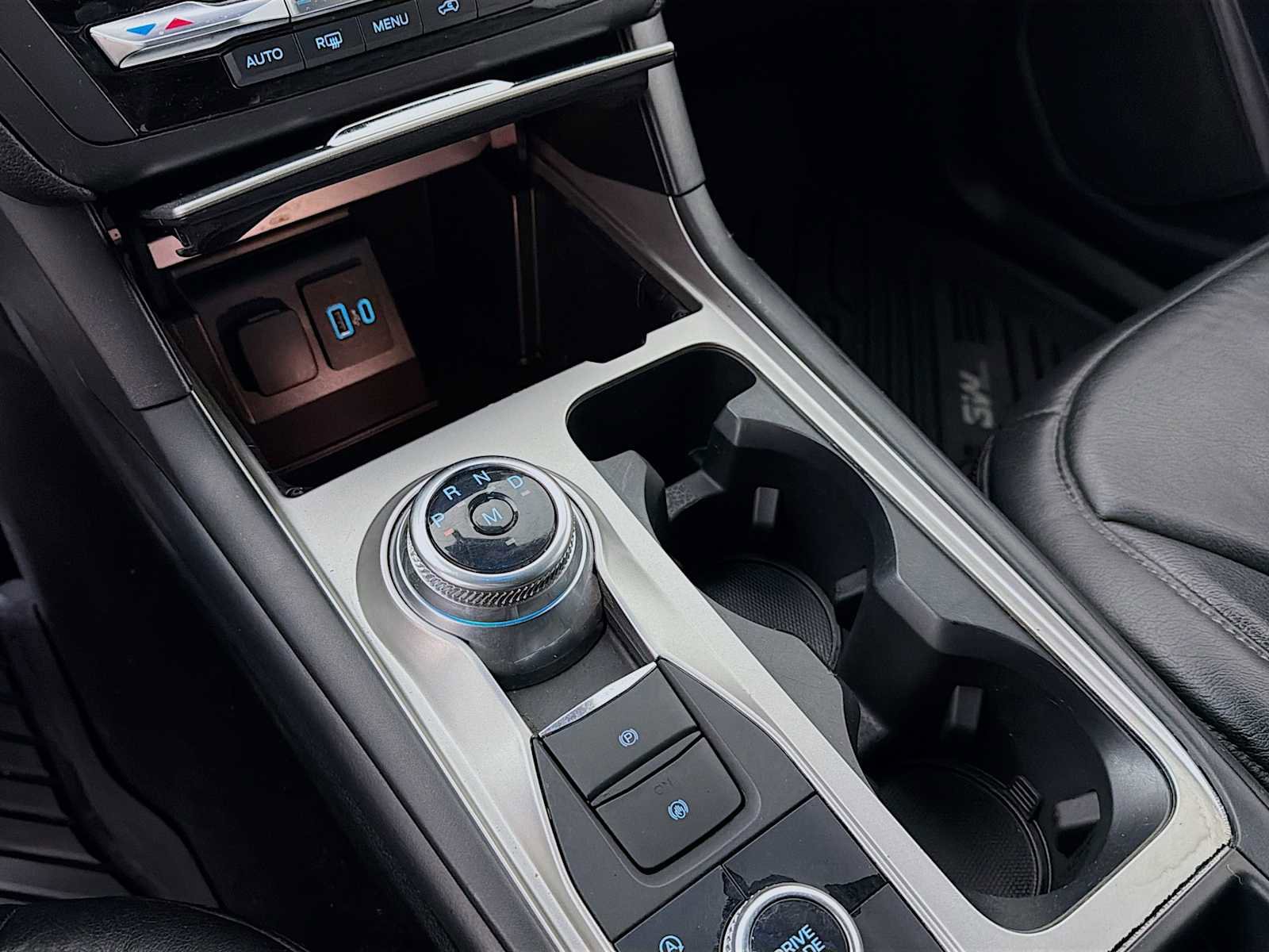 Used 2020 Ford Explorer XLT image 14