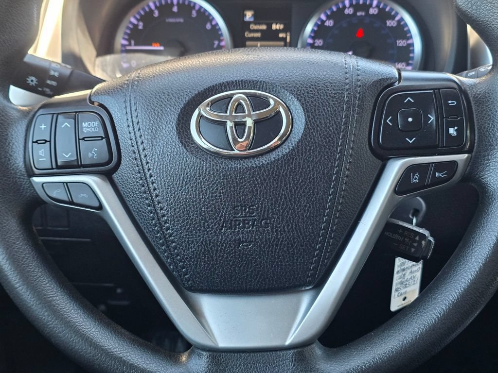 Used 2019 Toyota Highlander LE AWD/4WD image 17