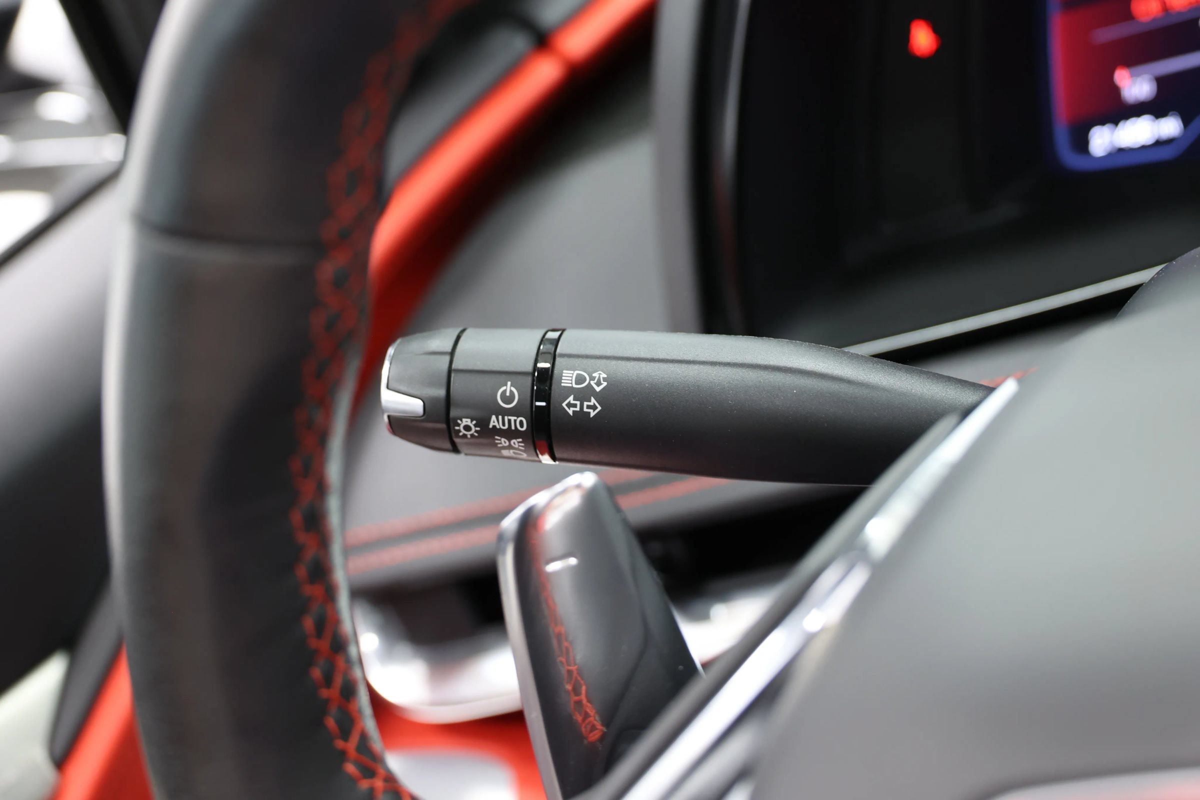 Used 2020 Chevrolet Corvette Stingray Preferred Cpe w/ 2LT Preferred Equipment Group RWD image 36