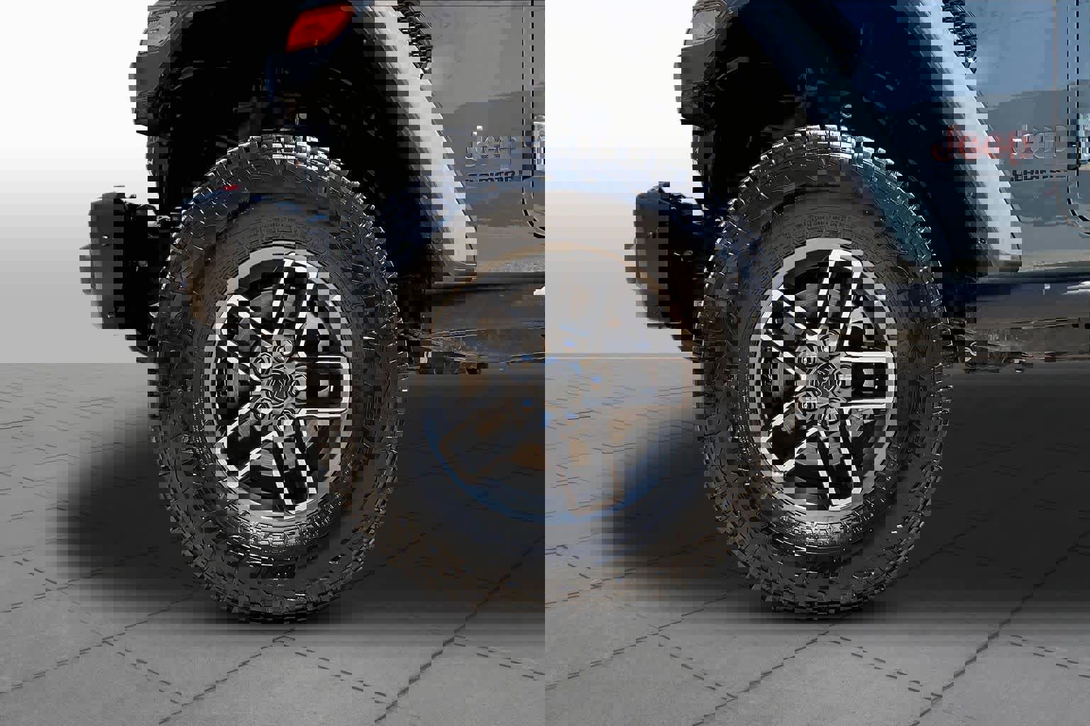 Used 2025 Jeep Gladiator Mojave AWD/4WD image 10