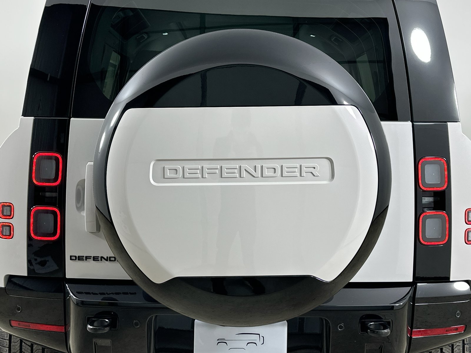New 2026 Land Rover Defender 110 X-Dynamic SE AWD/4WD image 40