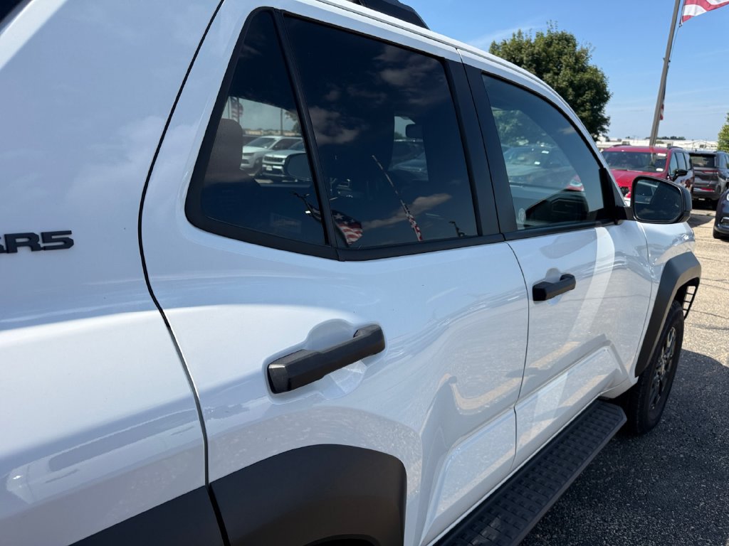 Used 2025 Toyota 4Runner SR5 AWD/4WD image 36
