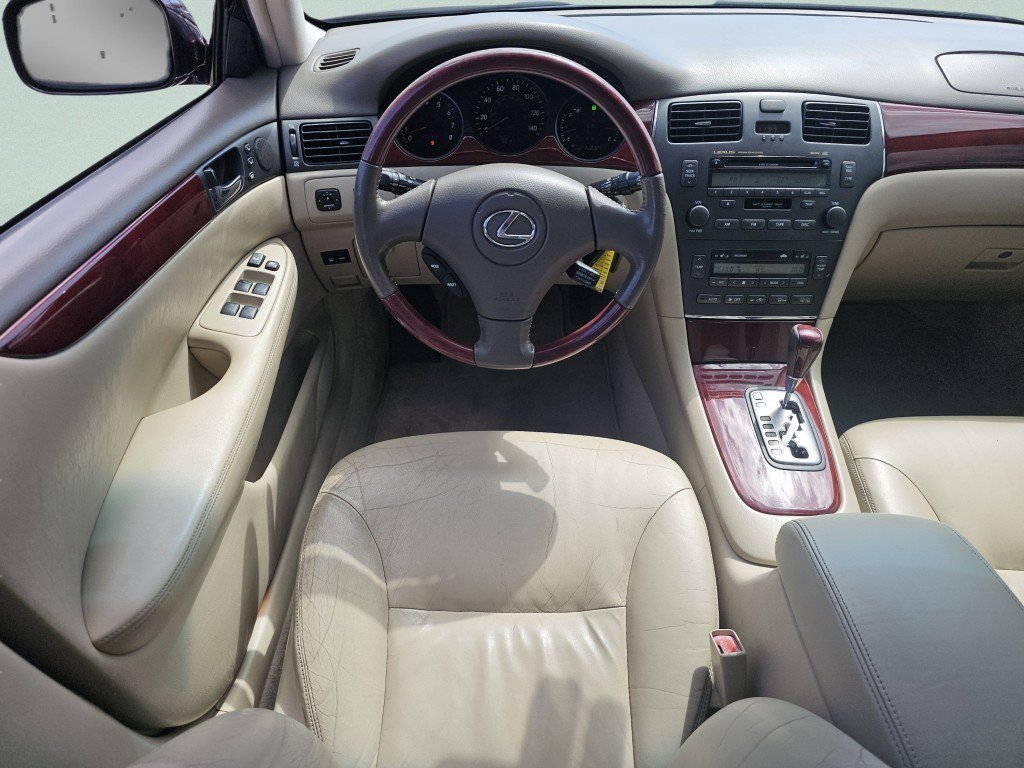 Used 2002 Lexus ES 330 w/ Premium Pkg FWD image 4