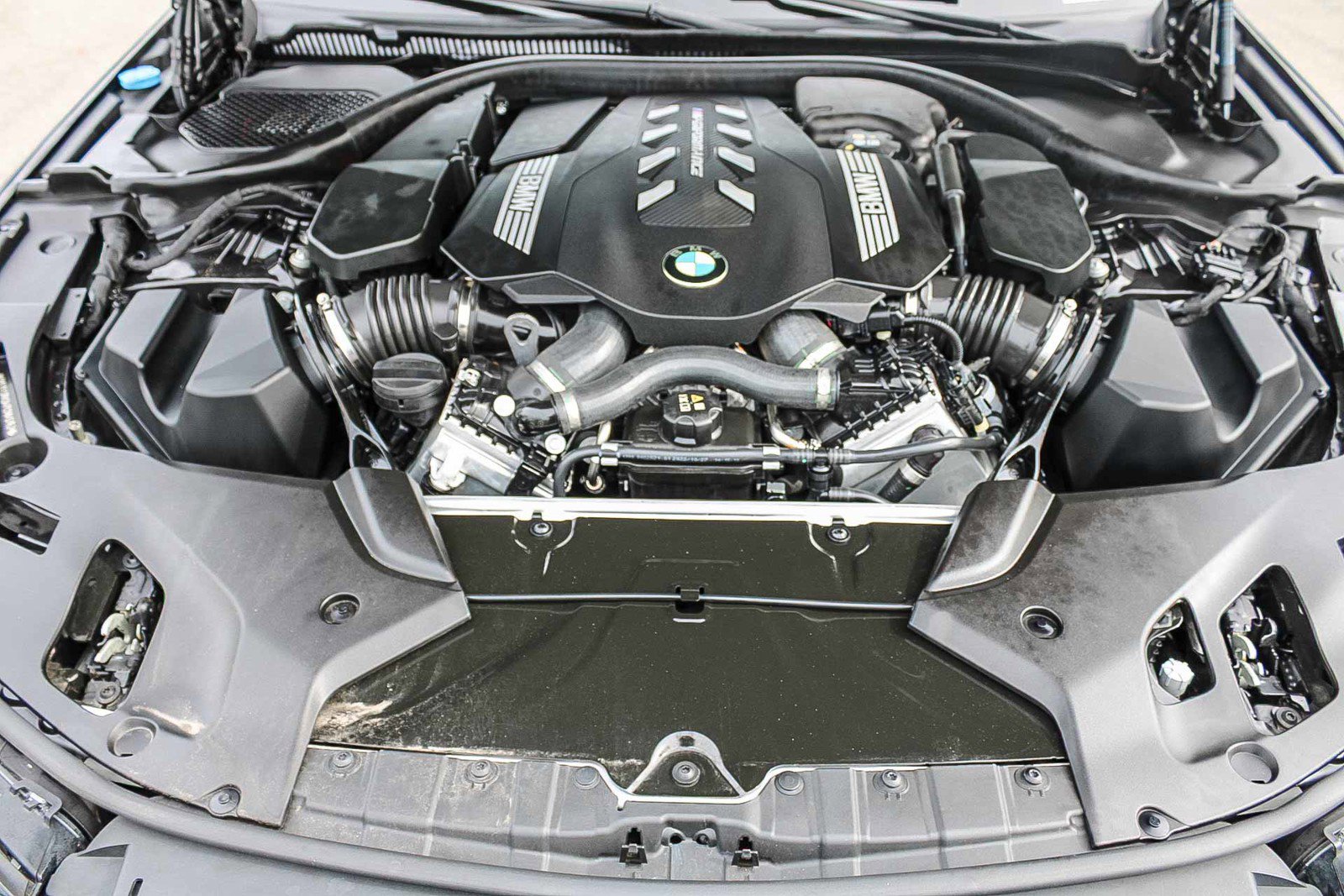 Used 2023 BMW M550i xDrive image 27