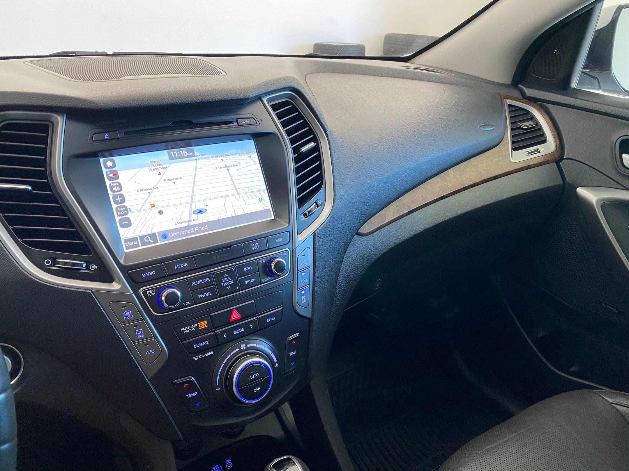 Used 2017 Hyundai Santa Fe Limited AWD/4WD image 25