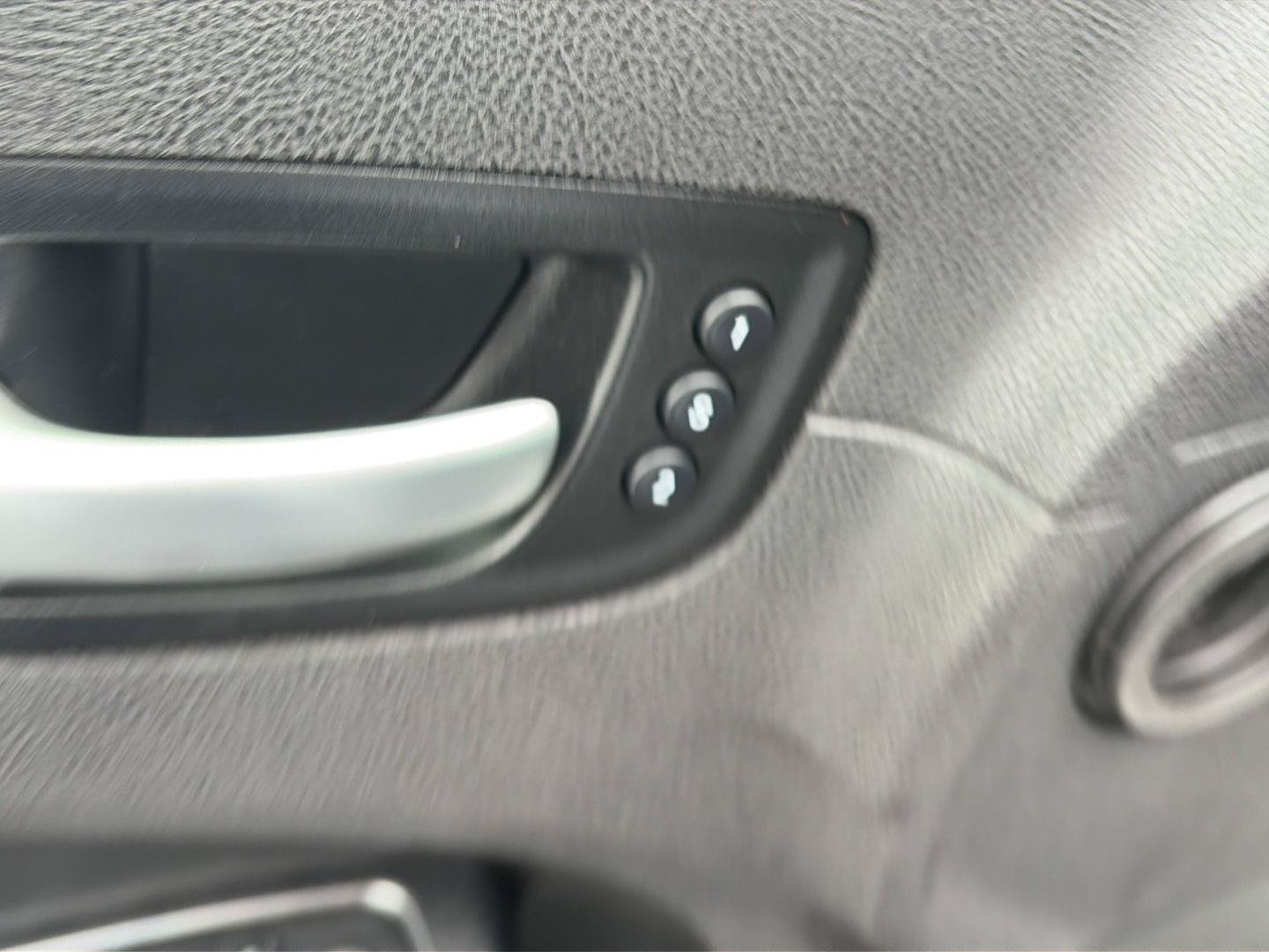 Used 2017 Chrysler 300 C RWD image 10