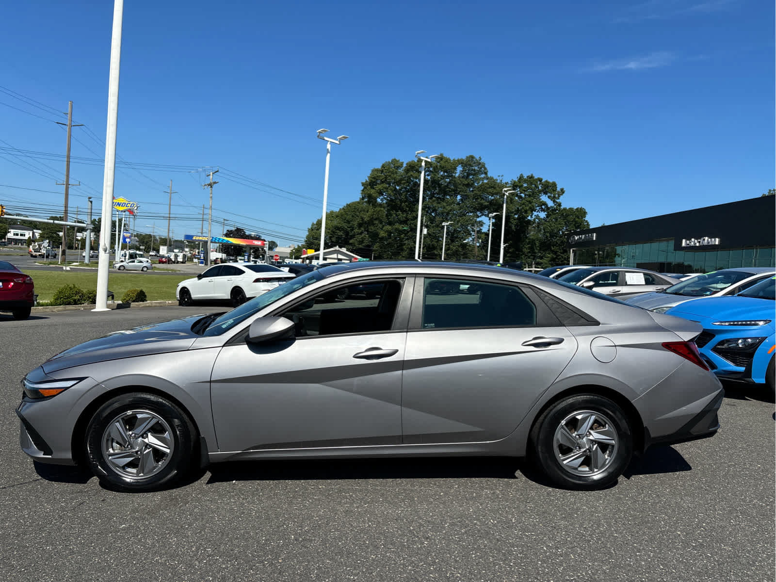 Used 2025 Hyundai Elantra SE FWD image 6