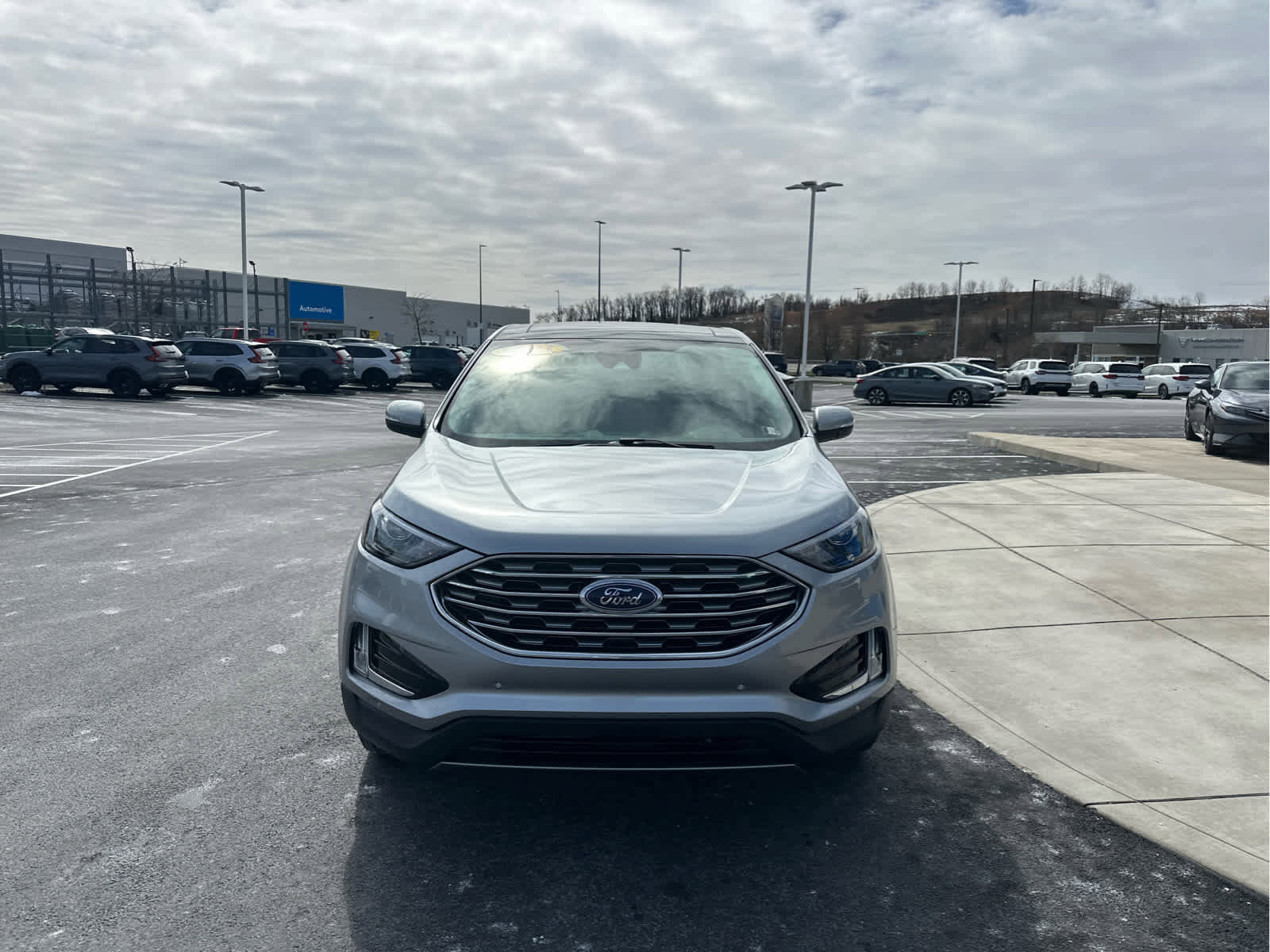 Used 2023 Ford Edge Titanium image 3
