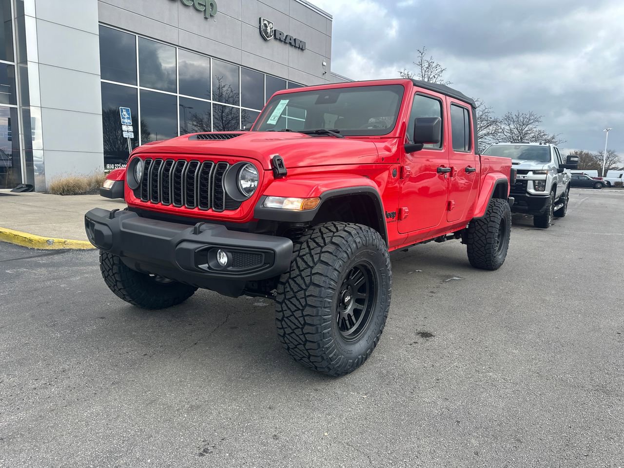 New 2025 Jeep Gladiator Sport image 7