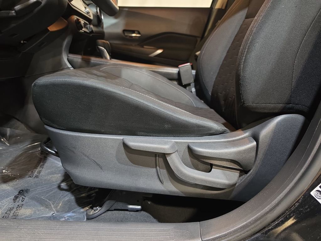 Used 2021 Nissan Kicks SV FWD image 14