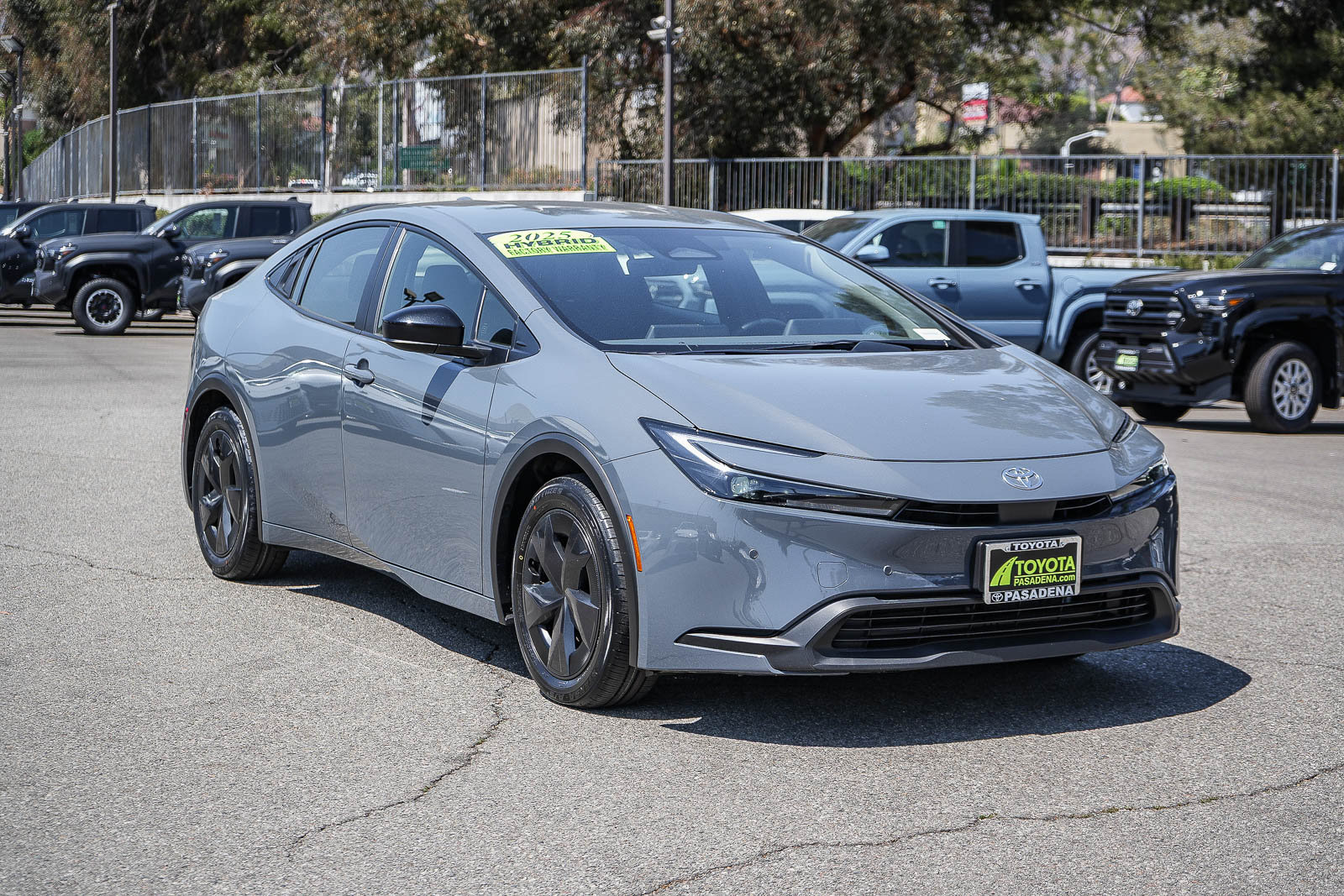 Used 2025 Toyota Prius LE FWD image 3
