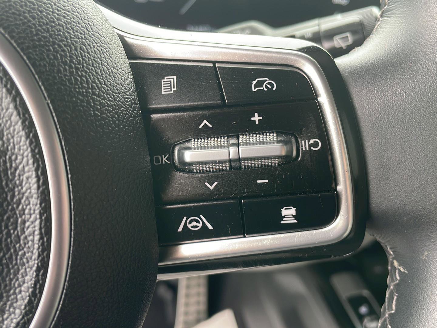 Used 2025 Kia Sorento SX AWD/4WD image 15