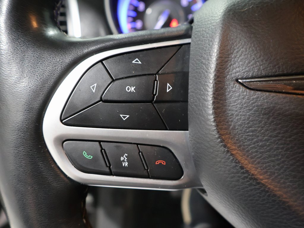 Used 2018 Chrysler 300 Limited image 36