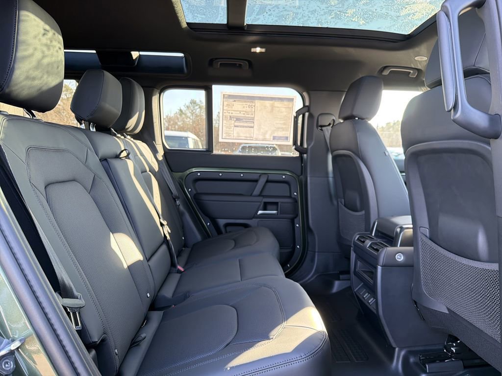 New 2026 Land Rover Defender 110 X-Dynamic SE image 13