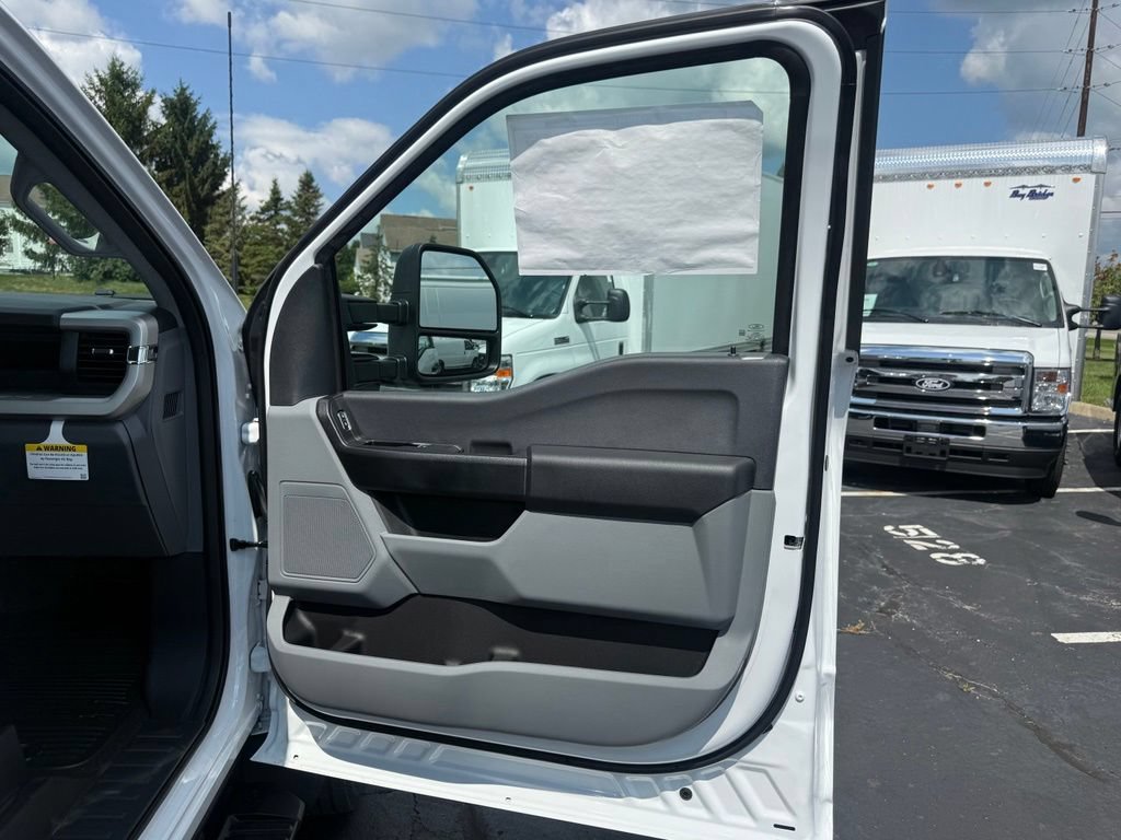 New 2026 Ford F550 2WD Regular Cab Super Duty image 38
