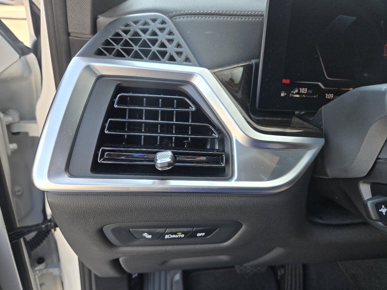 Used 2026 BMW X5 xDrive50e w/ Climate Comfort Package image 31