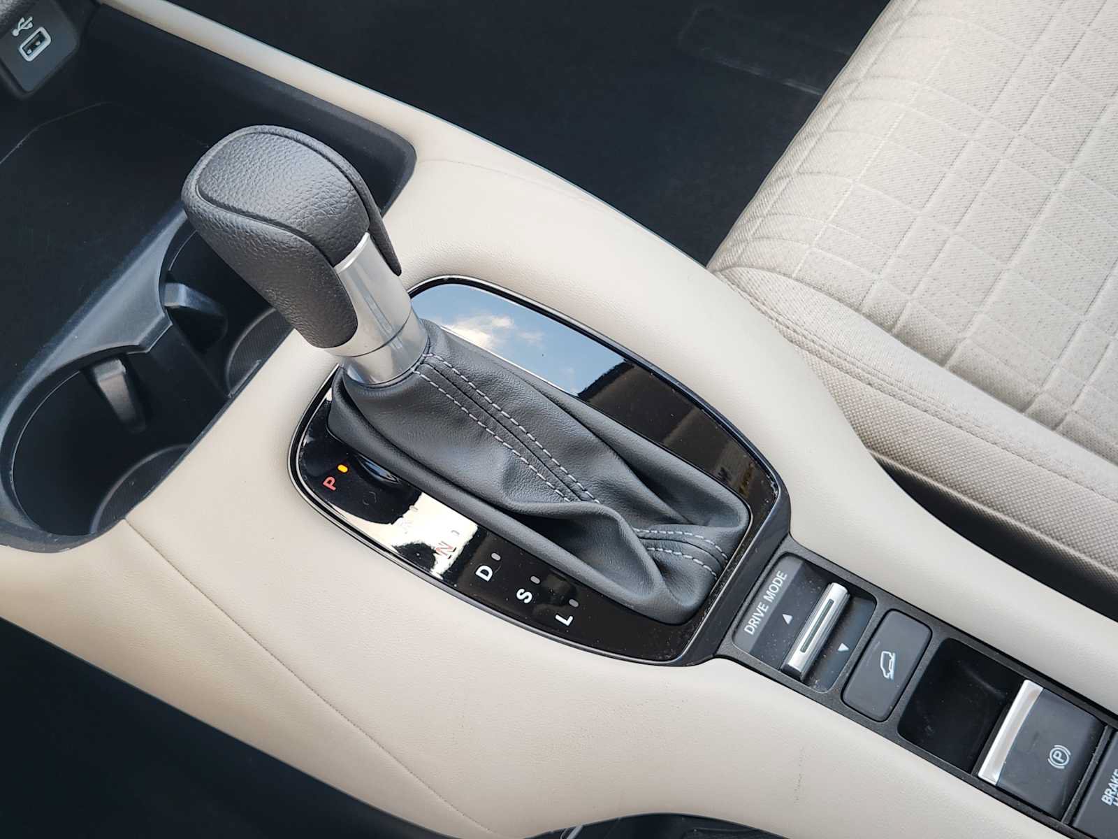 Certified 2024 Honda HR-V LX image 19