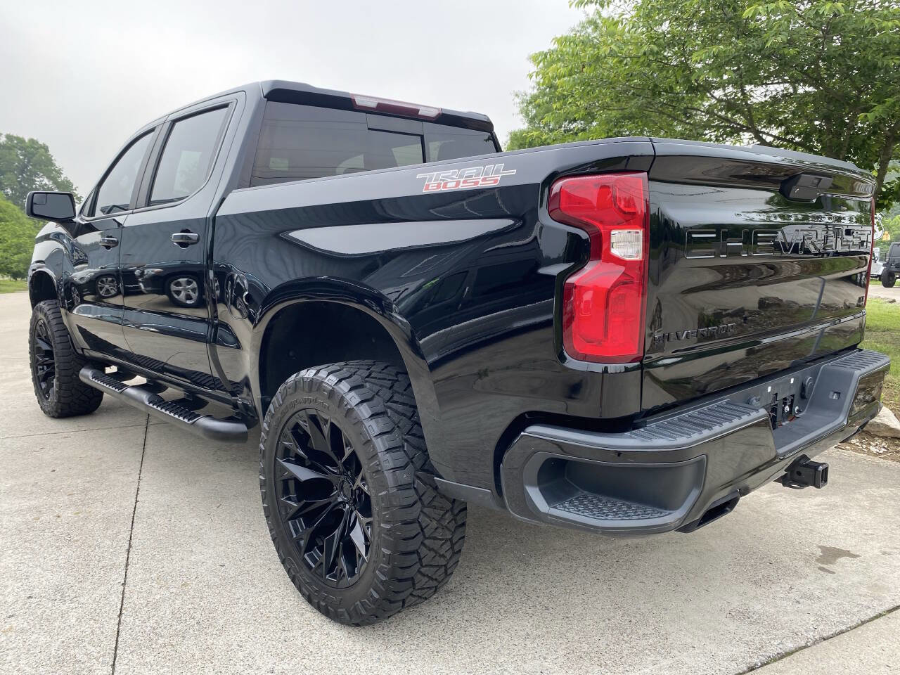 Used 2020 Chevrolet Silverado 1500 LT Trail Boss w/ Midnight Edition image 4