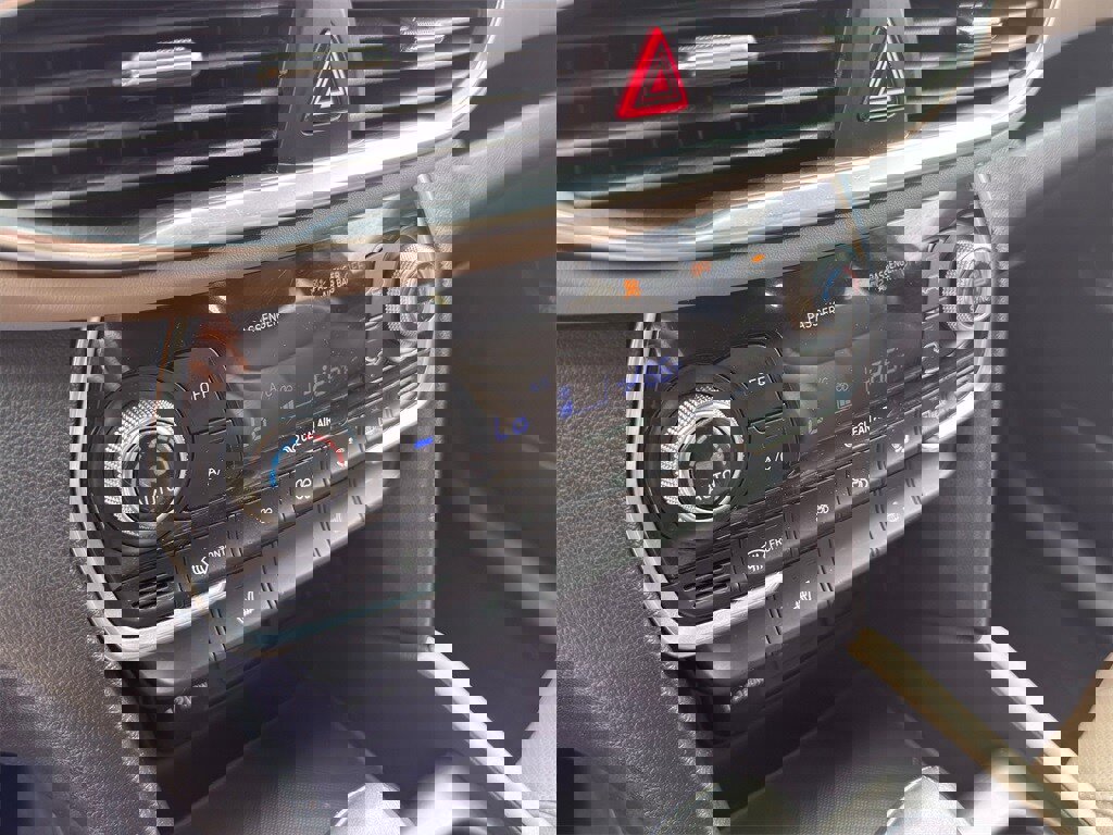 Used 2019 Hyundai Santa Fe Limited image 12