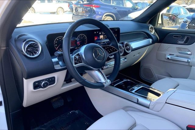 Used 2025 Mercedes-Benz GLB 250 4MATIC image 13