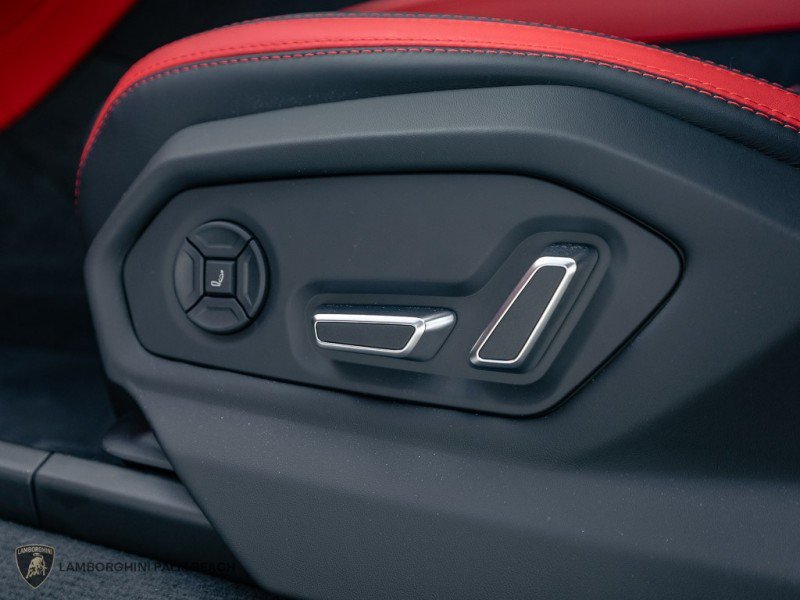 Used 2026 Lamborghini Urus SE AWD/4WD image 21
