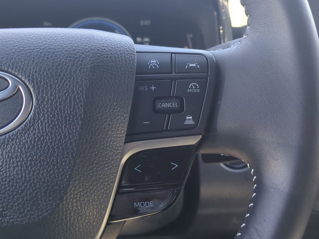 Used 2025 Toyota Camry SE image 22