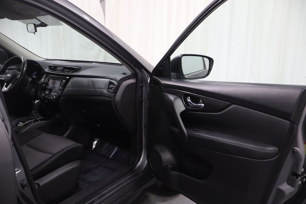 Used 2018 Nissan Rogue SV image 14