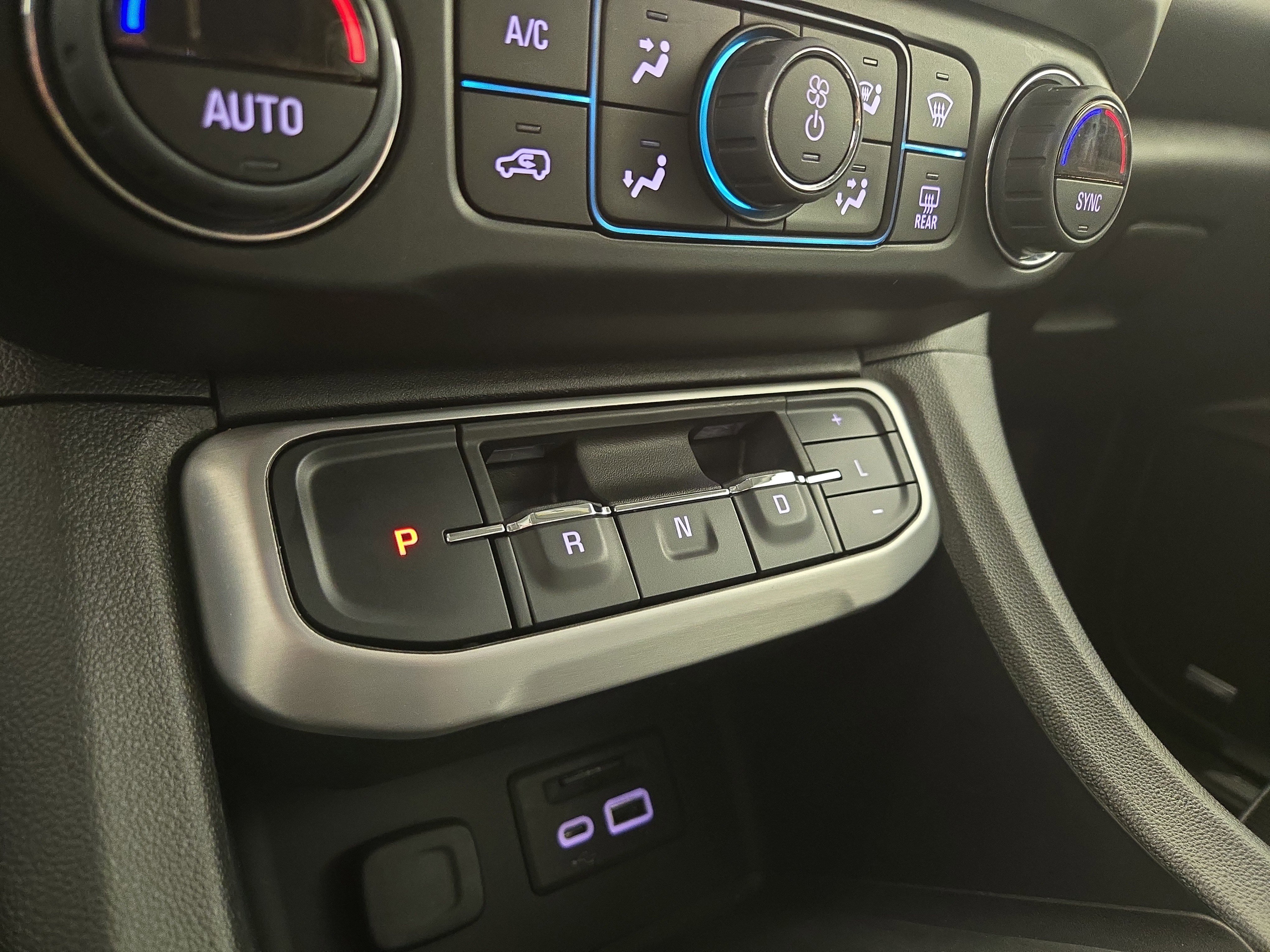 Certified 2023 GMC Acadia SLT image 24