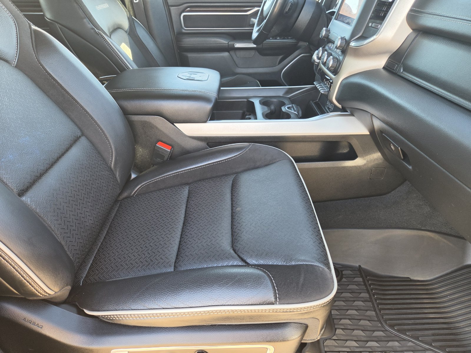 Used 2022 RAM 1500 Laramie AWD/4WD image 14