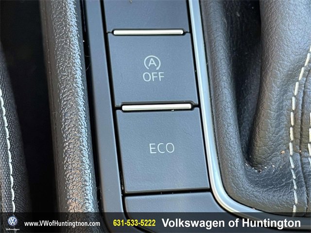 Certified 2025 Volkswagen Jetta SE w/ Sunroof Package image 29