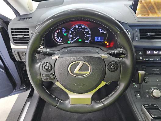 Used 2015 Lexus CT 200h w/ Navigation Package FWD image 5