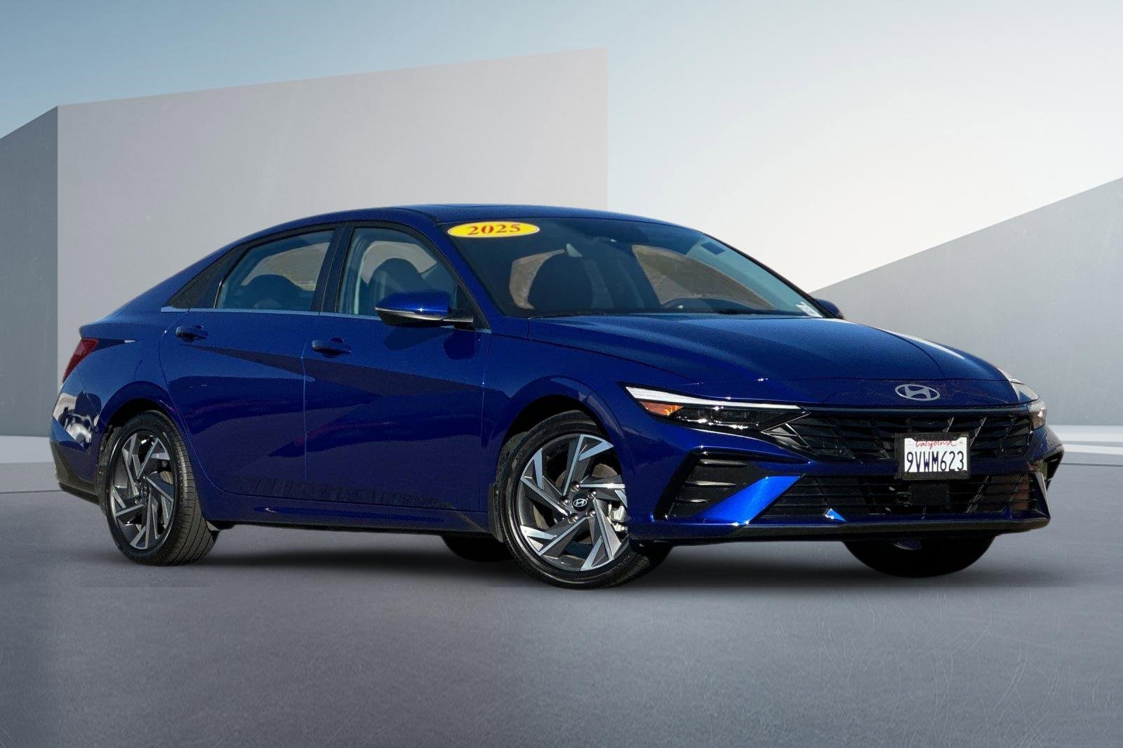 Used 2025 Hyundai Elantra Limited image 2