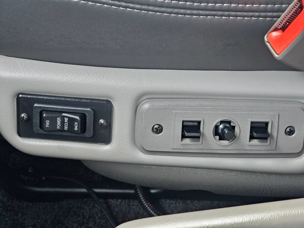 Used 2017 GMC Savana 2500 RWD image 25