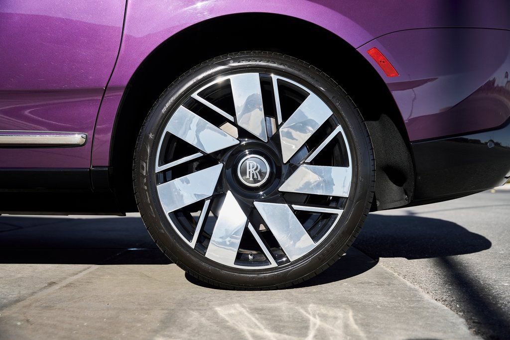 Used 2025 Rolls-Royce Cullinan image 18