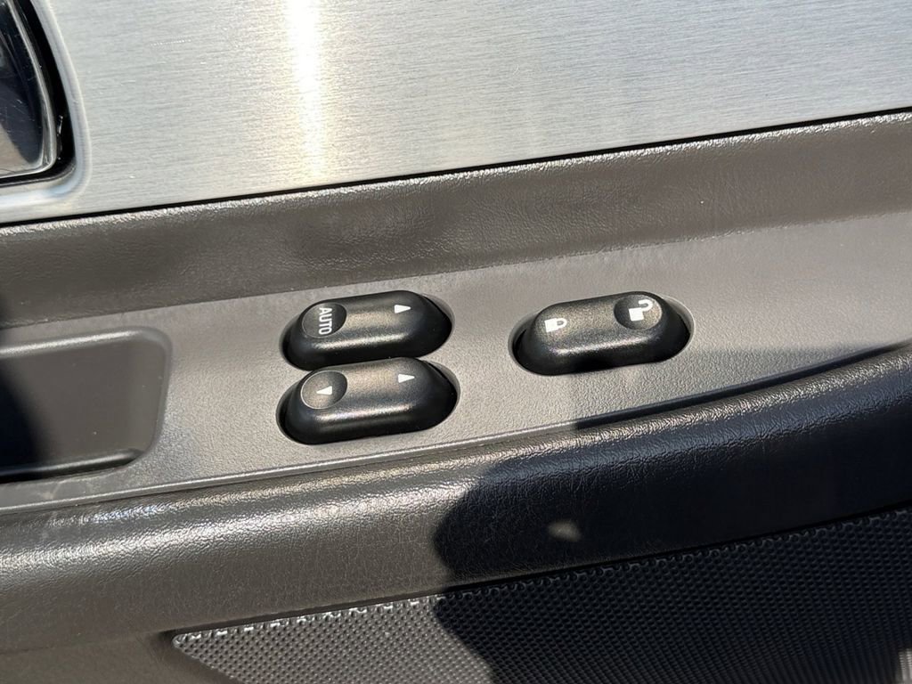 Used 2002 Ford Thunderbird image 13