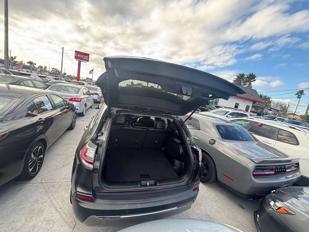 Used 2020 Jeep Cherokee Limited image 9