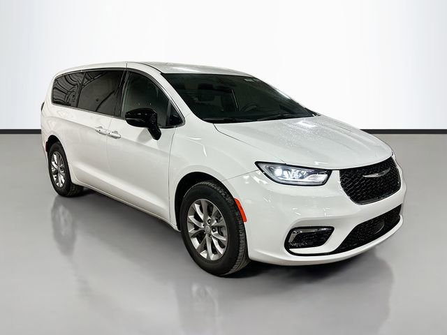 New 2026 Chrysler Pacifica Select image 3