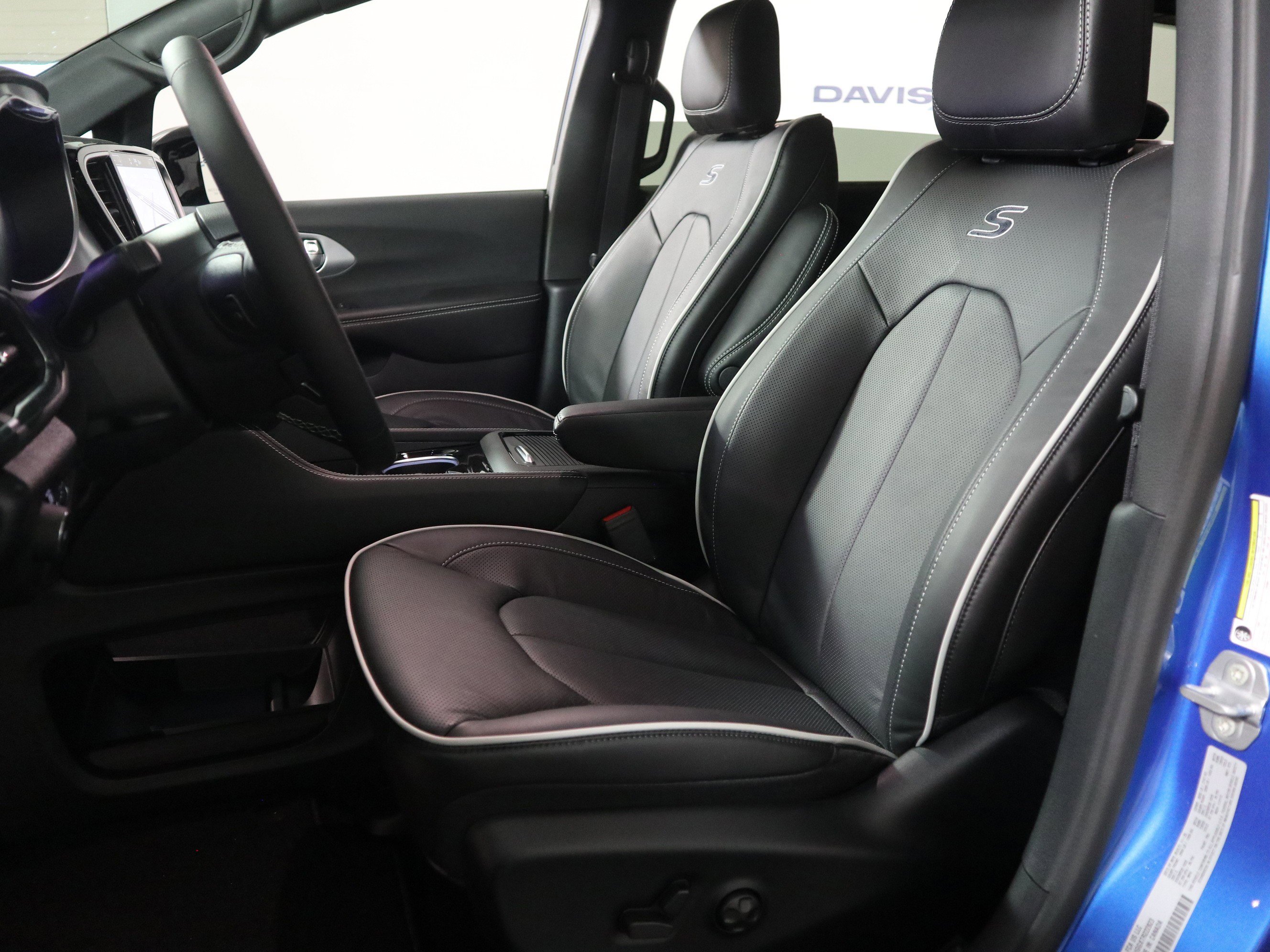 New 2026 Chrysler Pacifica Limited w/ S Appearance Package image 24