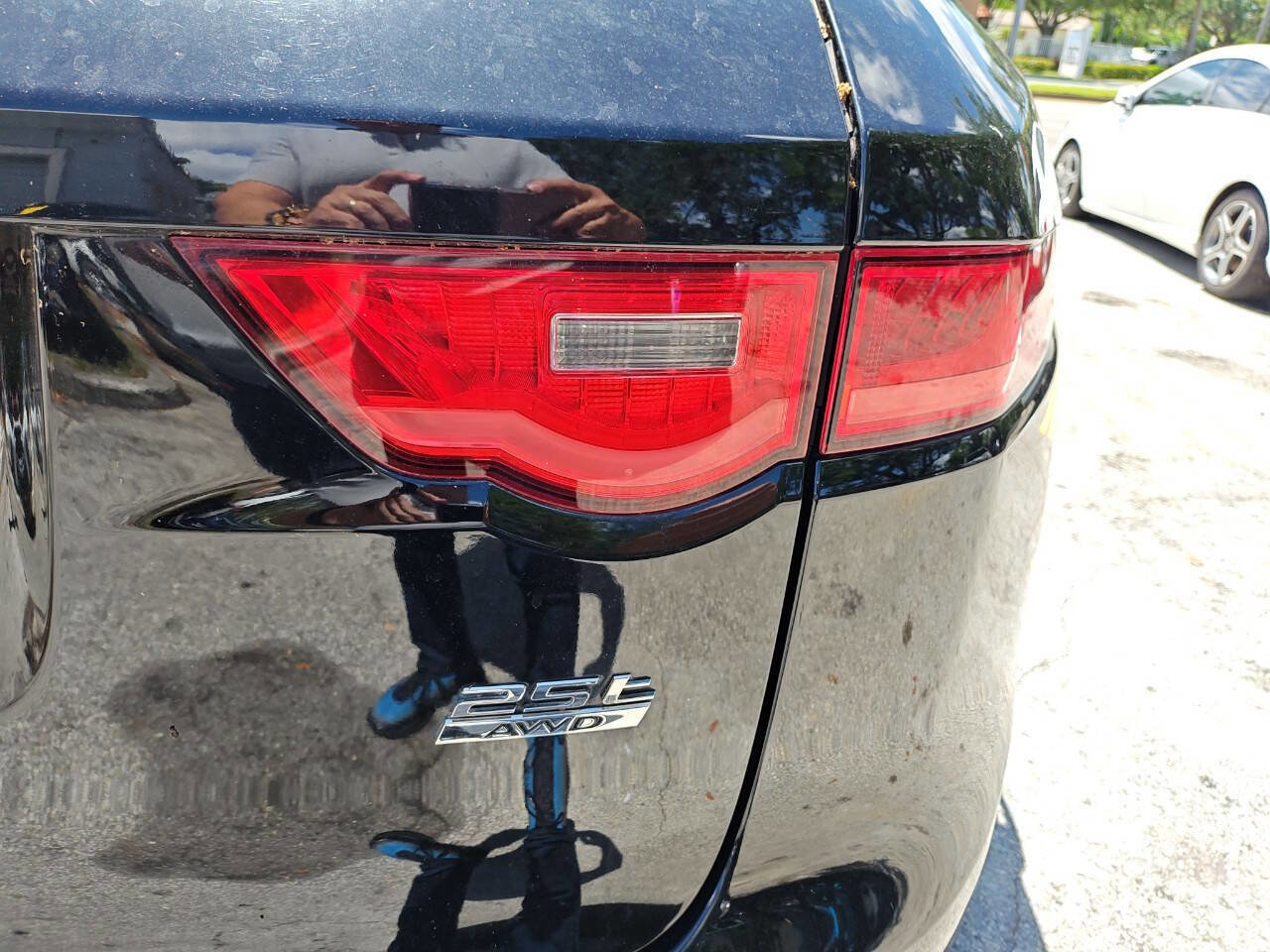 Used 2019 Jaguar F-PACE AWD/4WD image 18