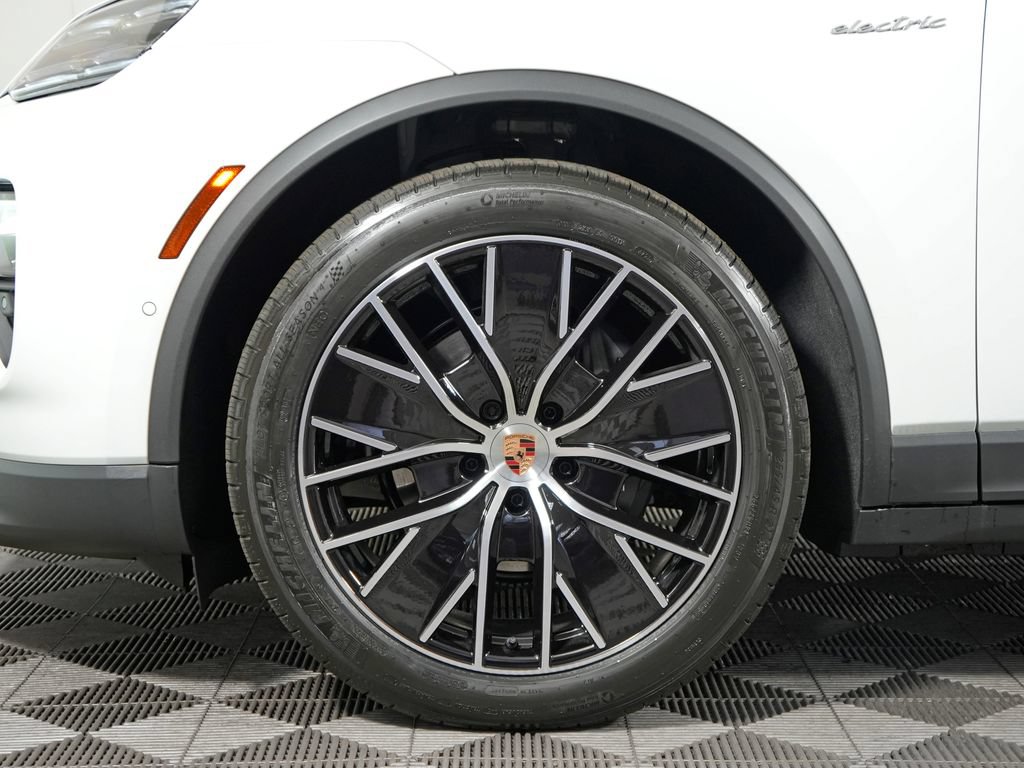 New 2026 Porsche Macan 4 Electric AWD/4WD image 14