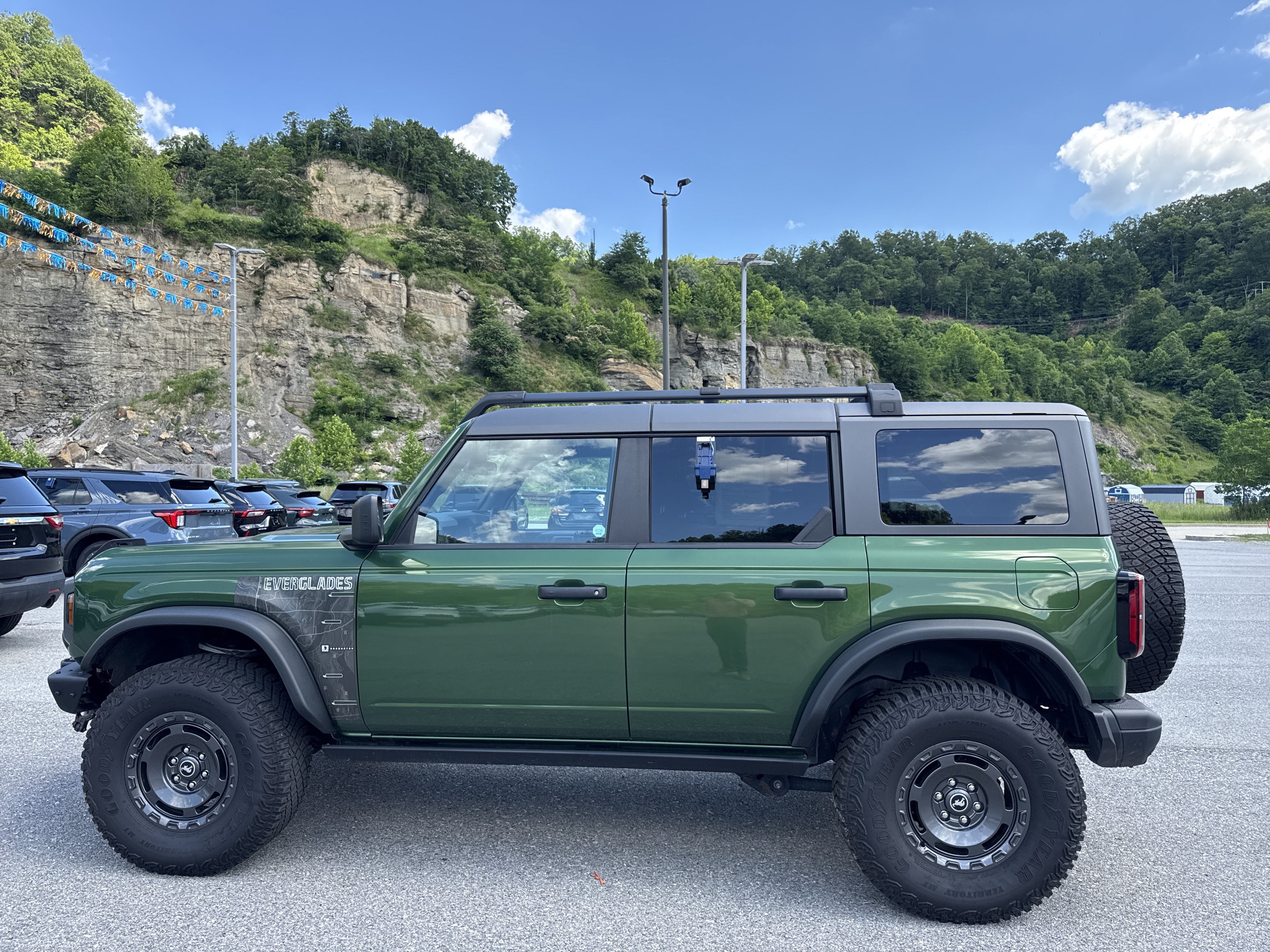 Used 2024 Ford Bronco Everglades AWD/4WD image 9