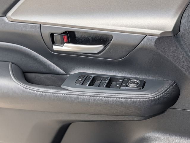 Used 2025 Toyota Grand Highlander FWD image 24