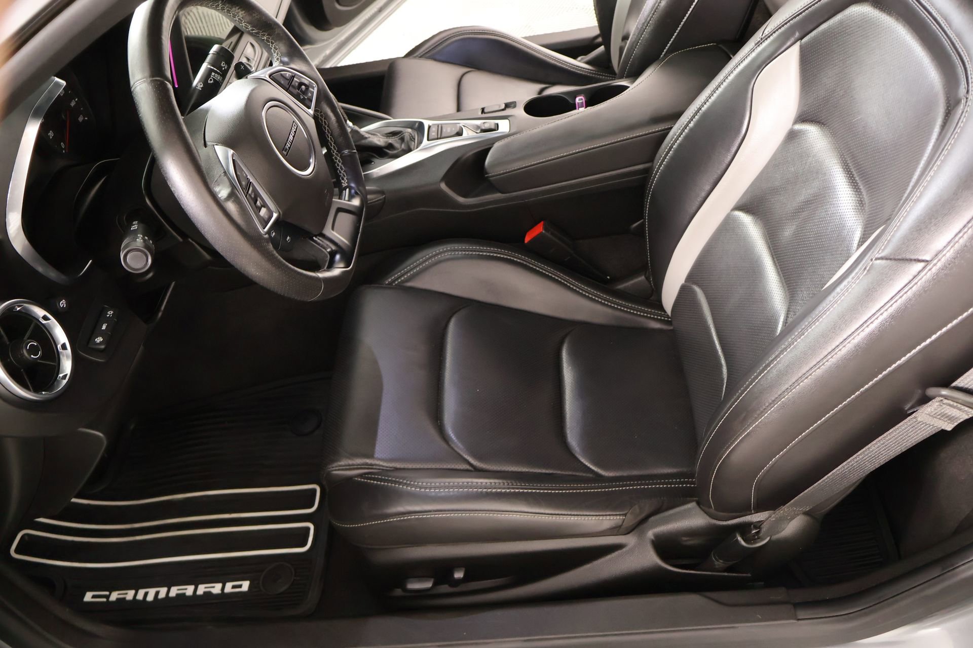 Used 2021 Chevrolet Camaro LT w/ RS Package RWD image 11