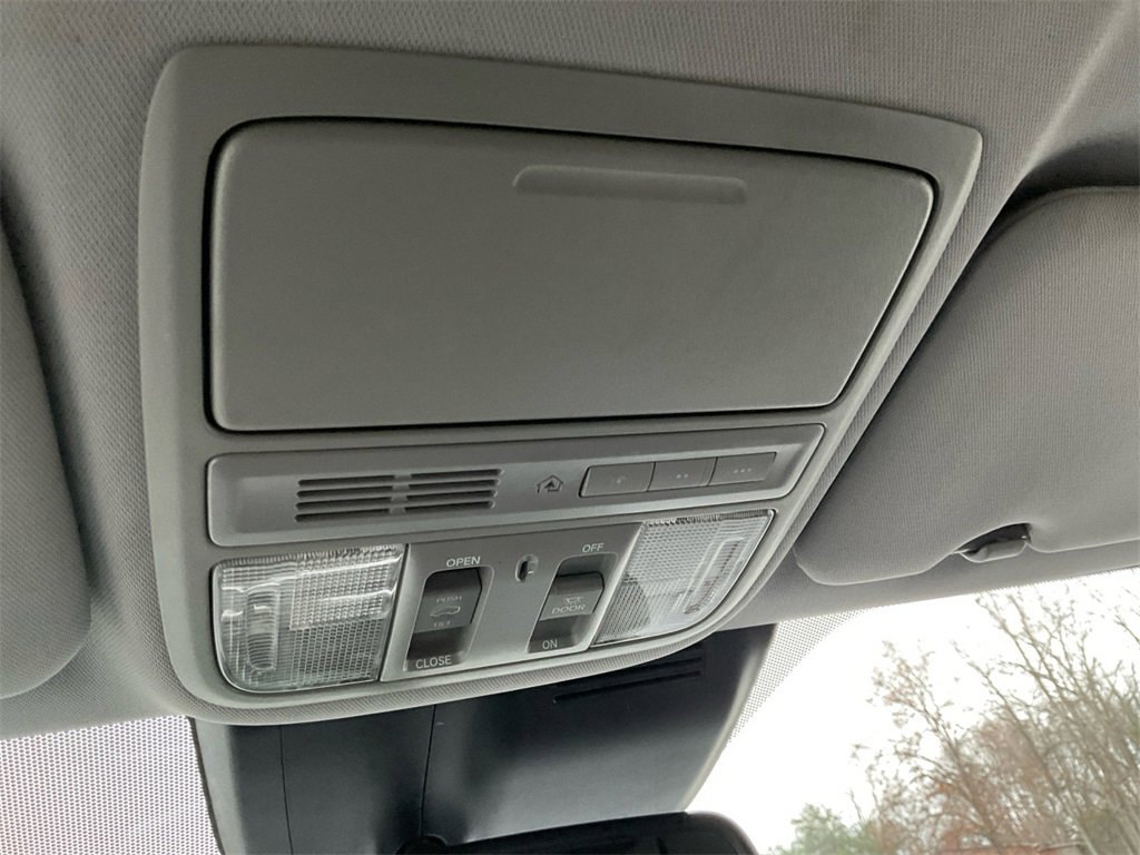 Used 2020 Honda CR-V Touring image 27